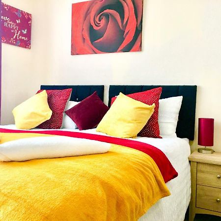 Studio Apartment, Private Bathroom And Parking Ilford Extérieur photo